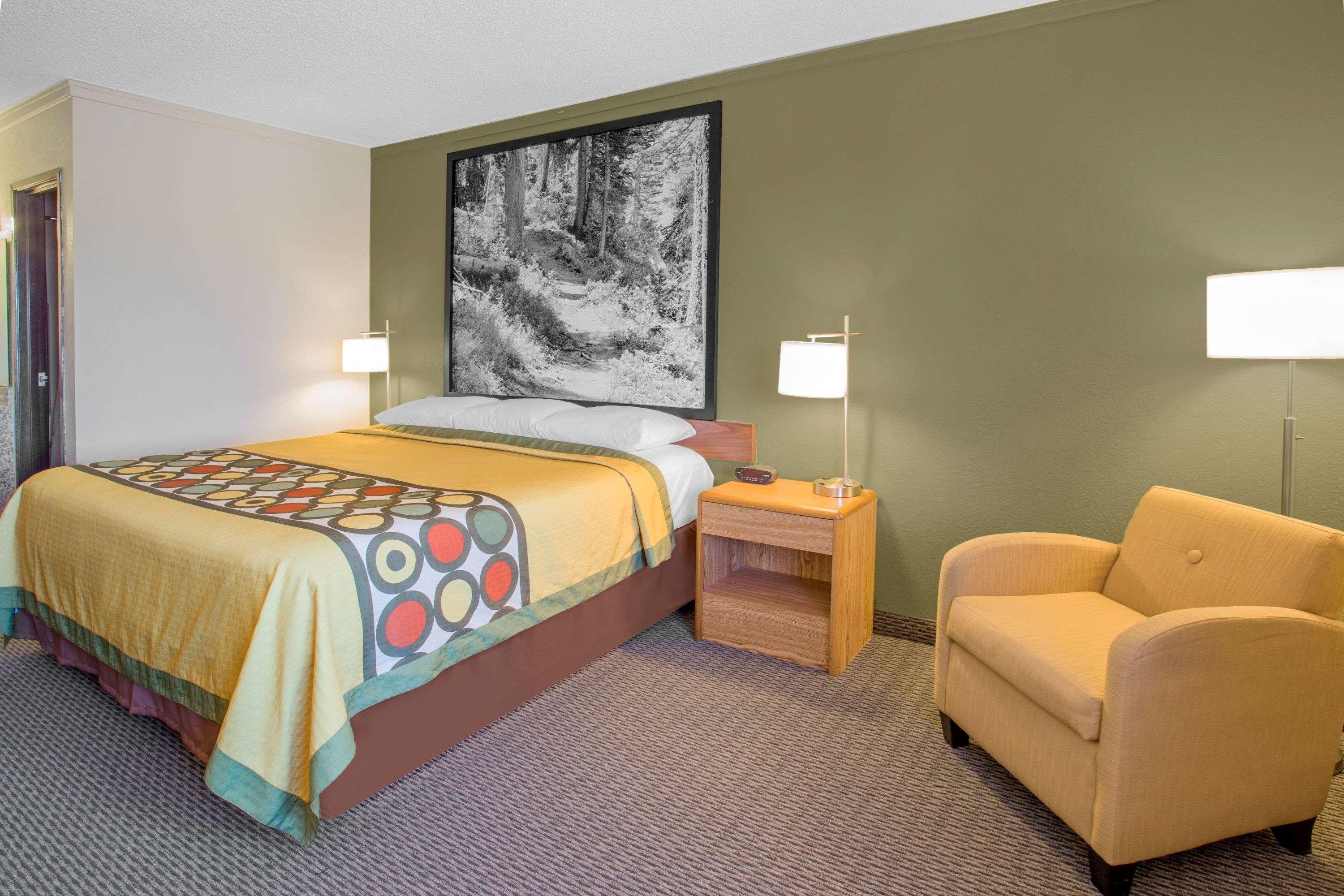 Отель Super 8 By Wyndham Windsor/Madison North Экстерьер фото