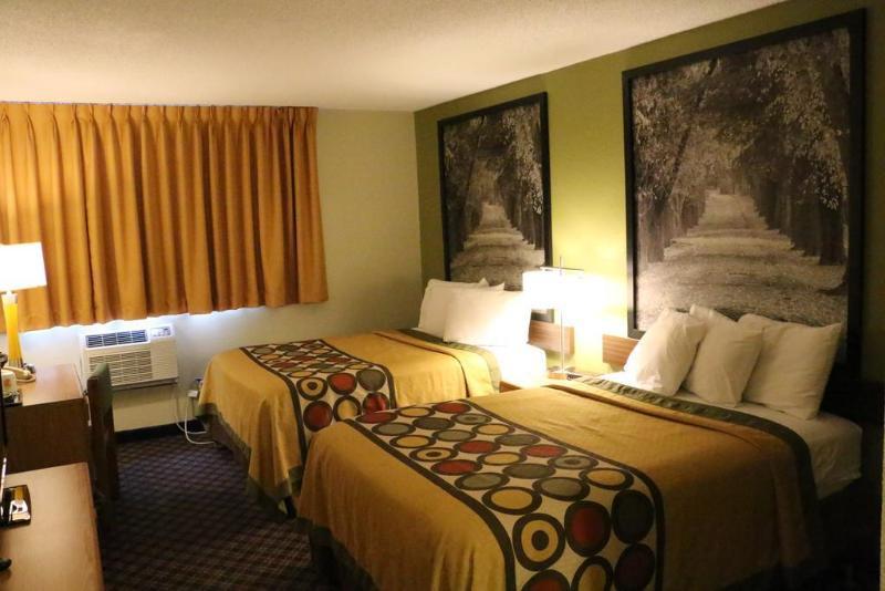 Отель Super 8 By Wyndham Windsor/Madison North Экстерьер фото