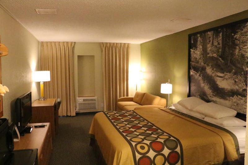 Отель Super 8 By Wyndham Windsor/Madison North Экстерьер фото